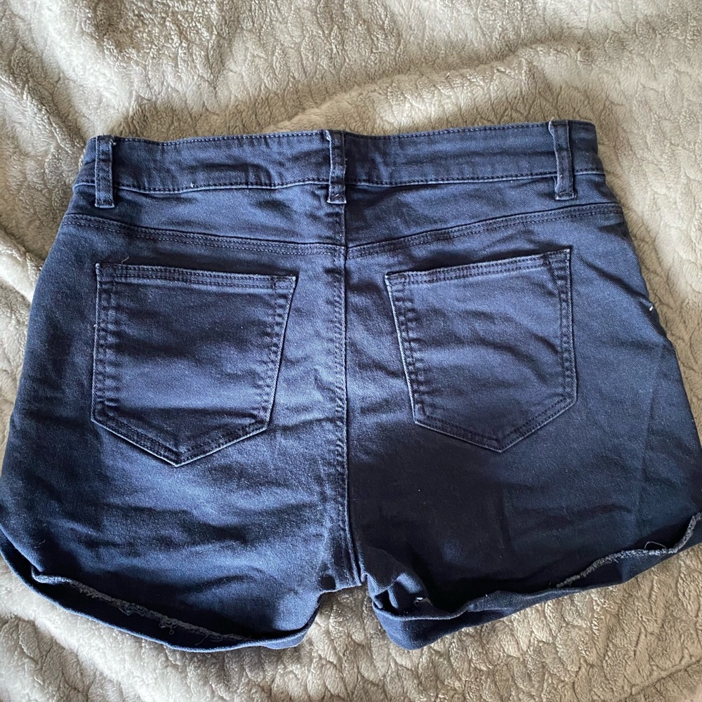 Shorts - Picture 3 of 3
